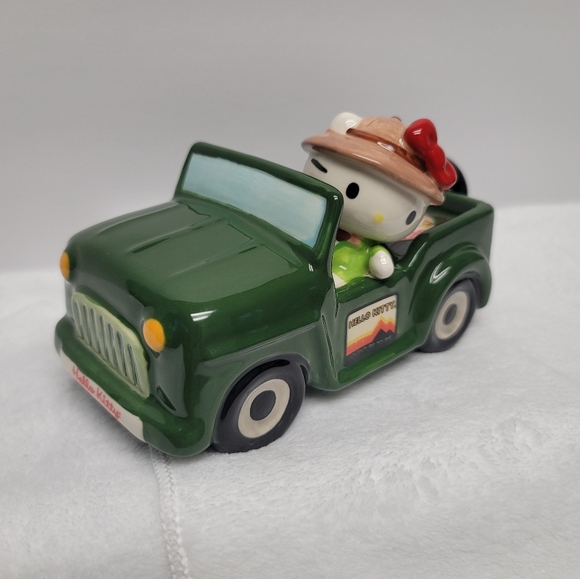 Hello Kitty Ceramic Adventure Tours Green Jeep Truck Tea Light Candle Holder New - Picture 2 of 5